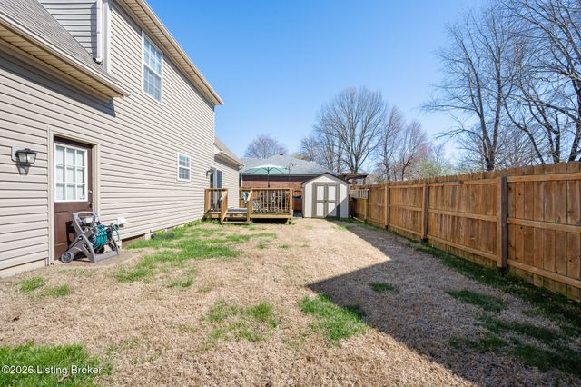 8100 Eagles Crest Ct, Louisville, KY 40291