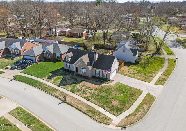 8100 Eagles Crest Ct, Louisville, KY 40291