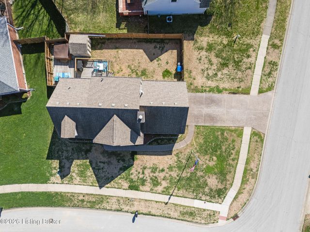 8100 Eagles Crest Ct, Louisville, KY 40291