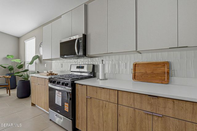 674 Davis Greenwood Court, Vinton, TX 79821