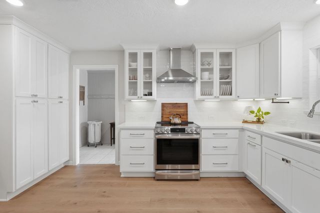 16807 Memorial Oaks Ln, Spring, TX 77379