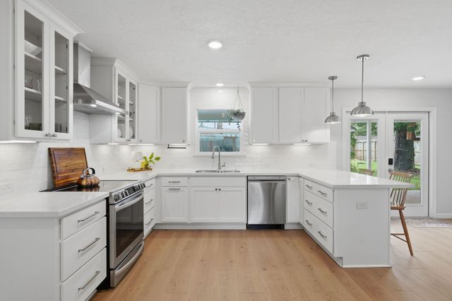 16807 Memorial Oaks Ln, Spring, TX 77379