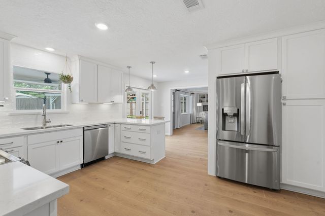 16807 Memorial Oaks Ln, Spring, TX 77379