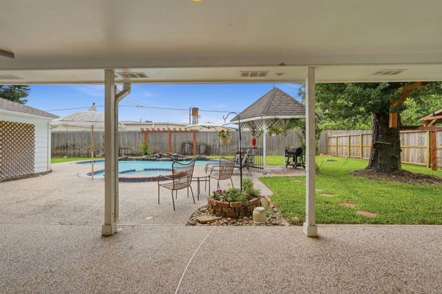 16807 Memorial Oaks Ln, Spring, TX 77379