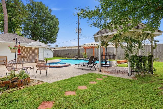 16807 Memorial Oaks Ln, Spring, TX 77379