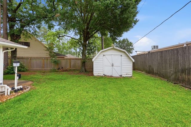16807 Memorial Oaks Ln, Spring, TX 77379