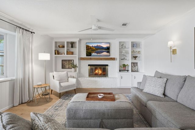 16807 Memorial Oaks Ln, Spring, TX 77379
