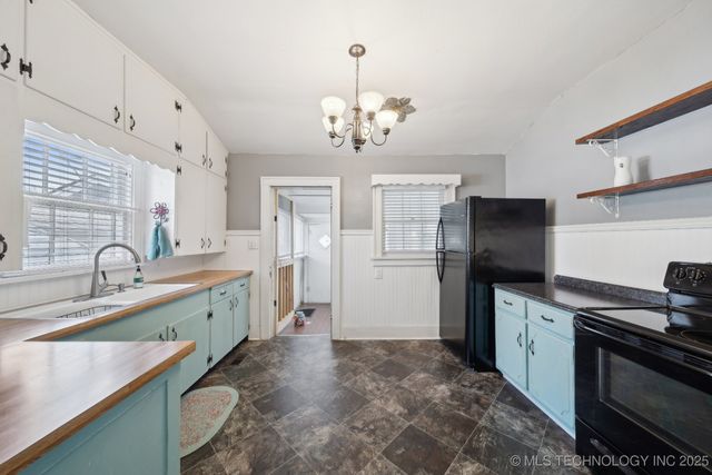 1225 S Delaware Avenue, Okmulgee, OK 74447