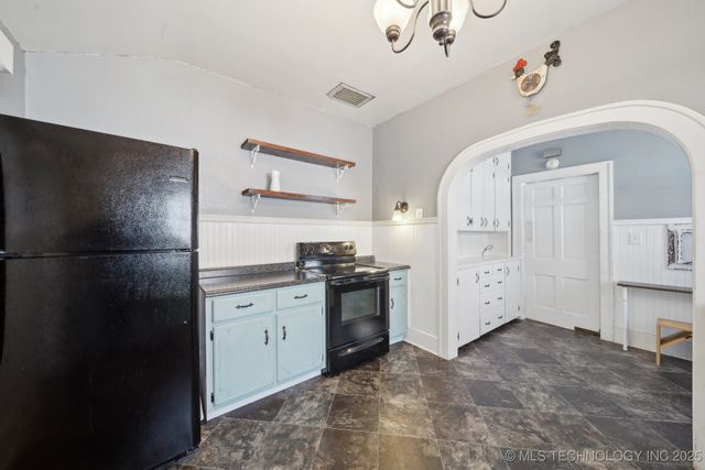 1225 S Delaware Avenue, Okmulgee, OK 74447