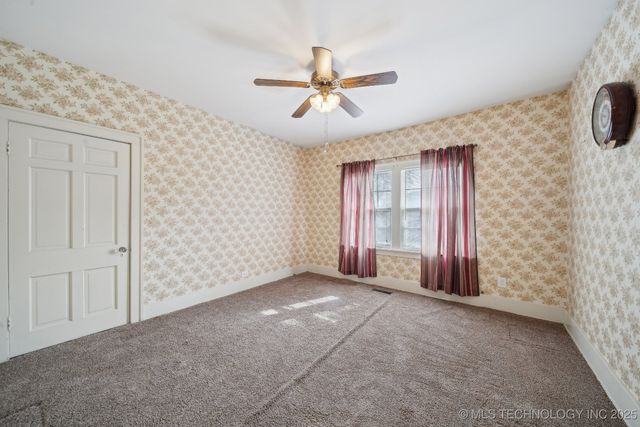 1225 S Delaware Avenue, Okmulgee, OK 74447