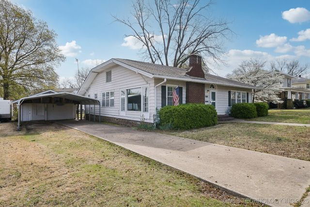 1225 S Delaware Avenue, Okmulgee, OK 74447