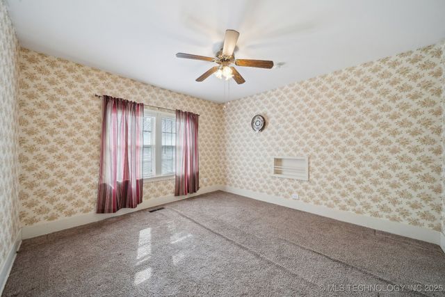 1225 S Delaware Avenue, Okmulgee, OK 74447