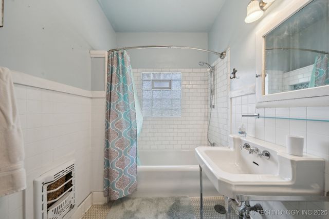 1225 S Delaware Avenue, Okmulgee, OK 74447