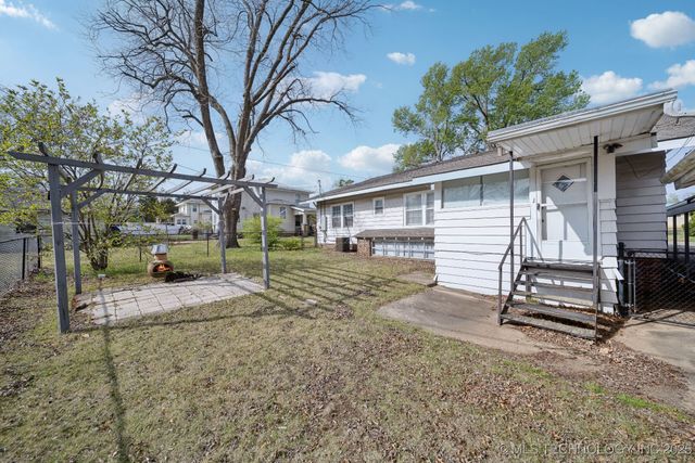 1225 S Delaware Avenue, Okmulgee, OK 74447