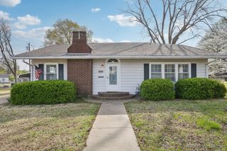 1225 S Delaware Avenue, Okmulgee, OK 74447