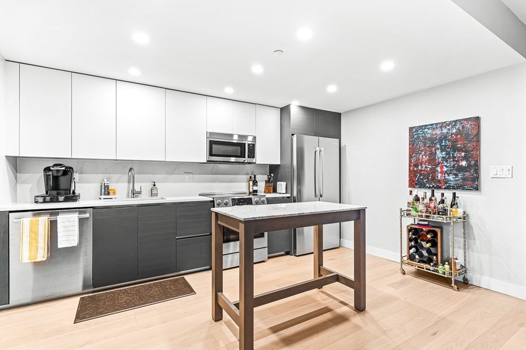 932 Broadway 208, Chelsea, MA 02150