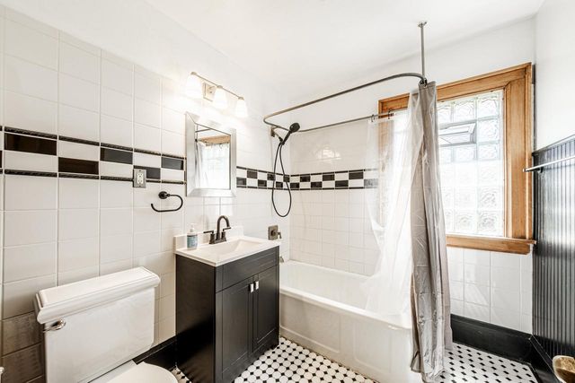 1574 S 79th STREET, West Allis, WI 53214