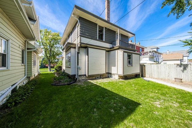 1574 S 79th STREET, West Allis, WI 53214