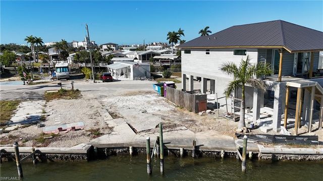 63 Emily LN, Fort Myers Beach, FL 33931