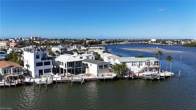 63 Emily LN, Fort Myers Beach, FL 33931