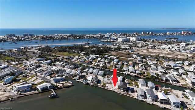 63 Emily LN, Fort Myers Beach, FL 33931