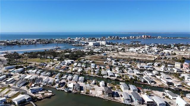 63 Emily LN, Fort Myers Beach, FL 33931