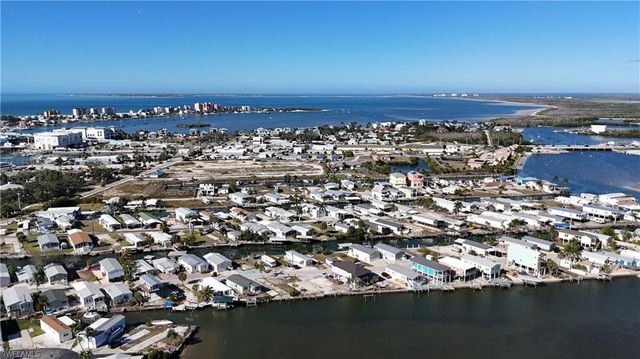 63 Emily LN, Fort Myers Beach, FL 33931