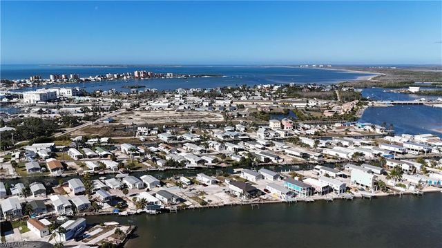 63 Emily LN, Fort Myers Beach, FL 33931