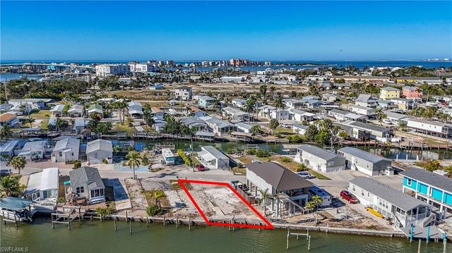 63 Emily LN, Fort Myers Beach, FL 33931