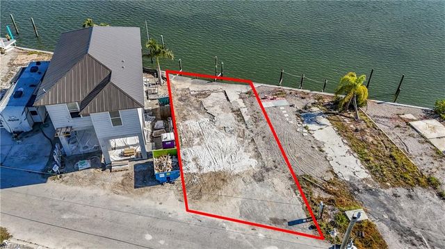 63 Emily LN, Fort Myers Beach, FL 33931