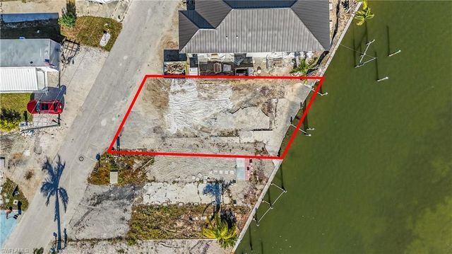 63 Emily LN, Fort Myers Beach, FL 33931