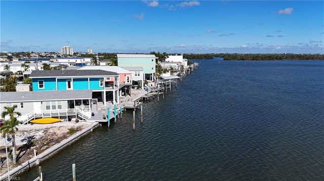 63 Emily LN, Fort Myers Beach, FL 33931