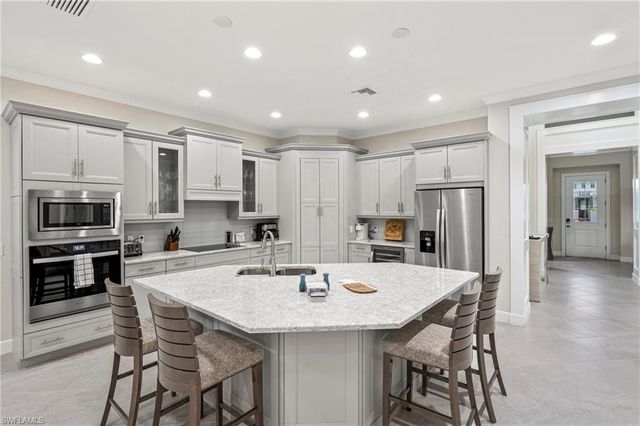 8795 Calypso CT, Naples, FL 34112