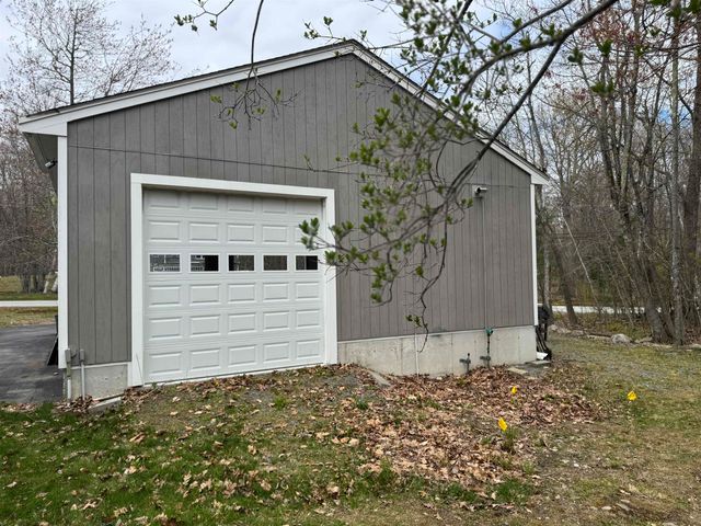 12 Watson Hill Road, Raymond, NH 03077