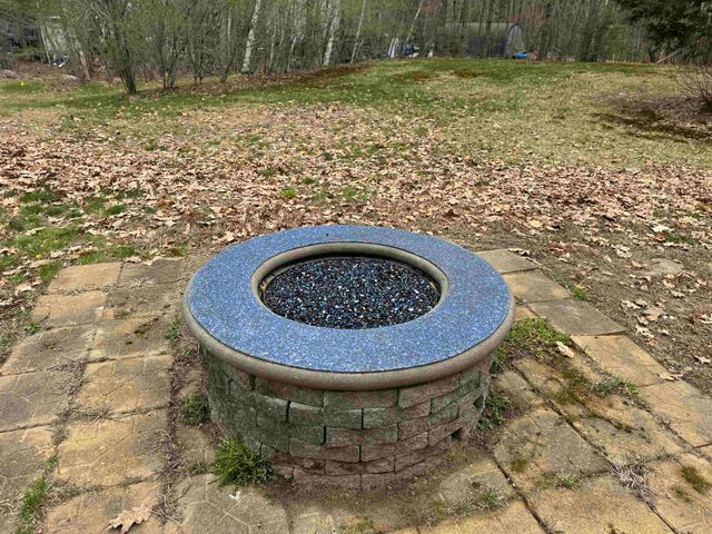 12 Watson Hill Road, Raymond, NH 03077