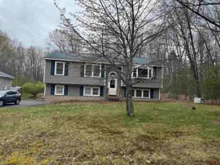 12 Watson Hill Road, Raymond, NH 03077