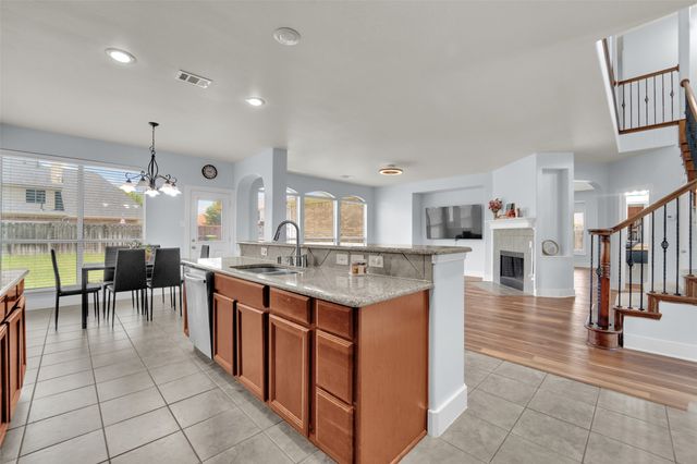 615 Lone Ridge Way, Murphy, TX 75094