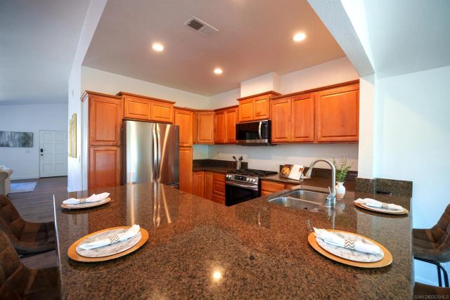 665 S Siena St, San Diego, CA 92114