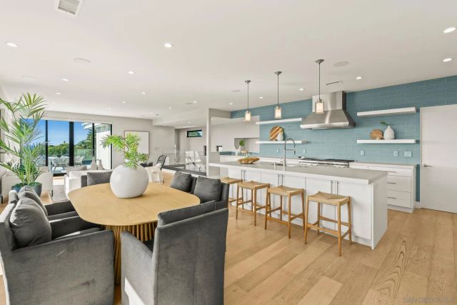 1505 Loring St, San Diego, CA 92109