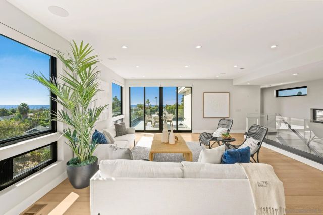 1505 Loring St, San Diego, CA 92109