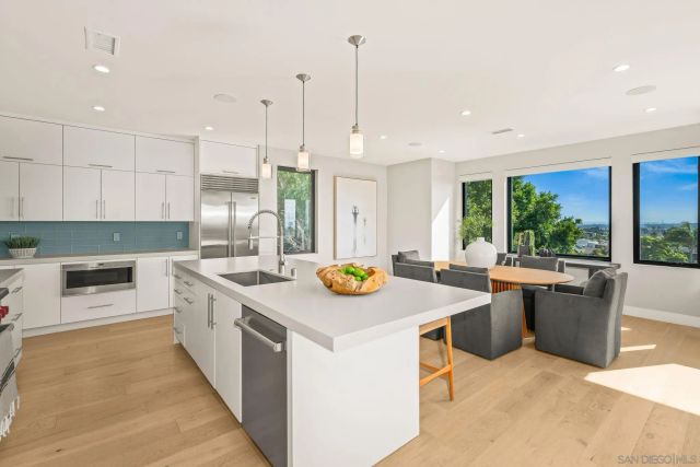 1505 Loring St, San Diego, CA 92109