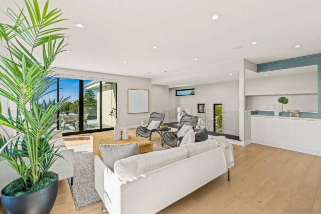 1505 Loring St, San Diego, CA 92109