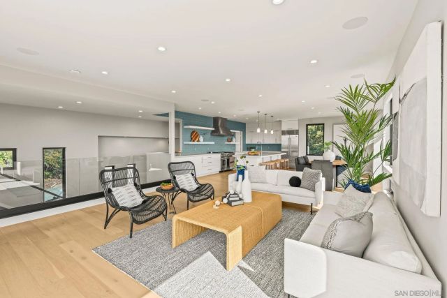 1505 Loring St, San Diego, CA 92109