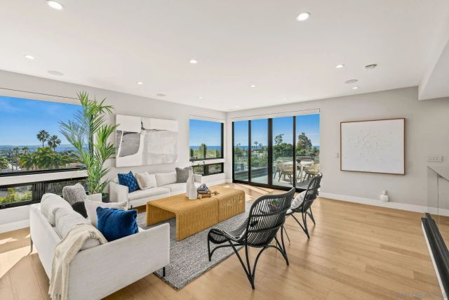 1505 Loring St, San Diego, CA 92109