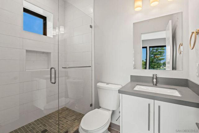 1505 Loring St, San Diego, CA 92109