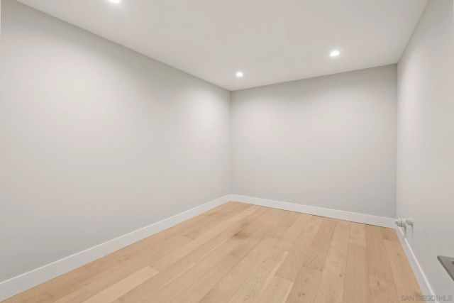 1505 Loring St, San Diego, CA 92109