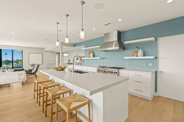 1505 Loring St, San Diego, CA 92109