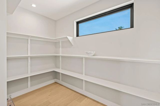 1505 Loring St, San Diego, CA 92109