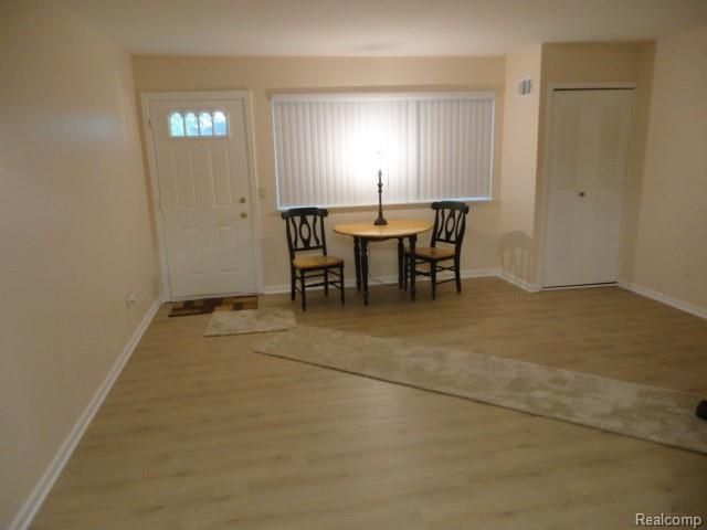 16034 Holz Drive 16, Southgate, MI 48195