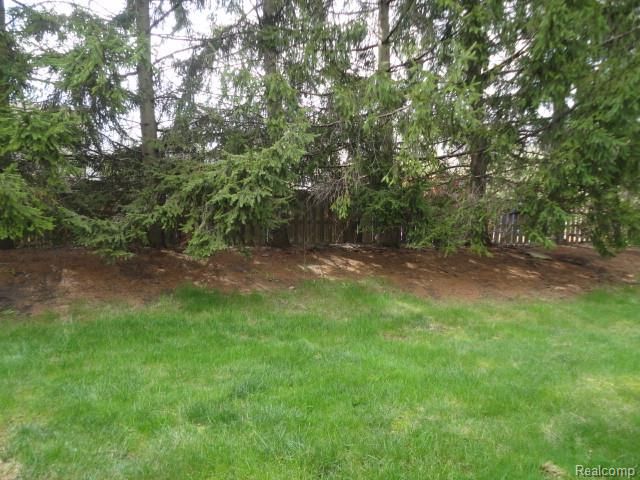 16034 Holz Drive 16, Southgate, MI 48195